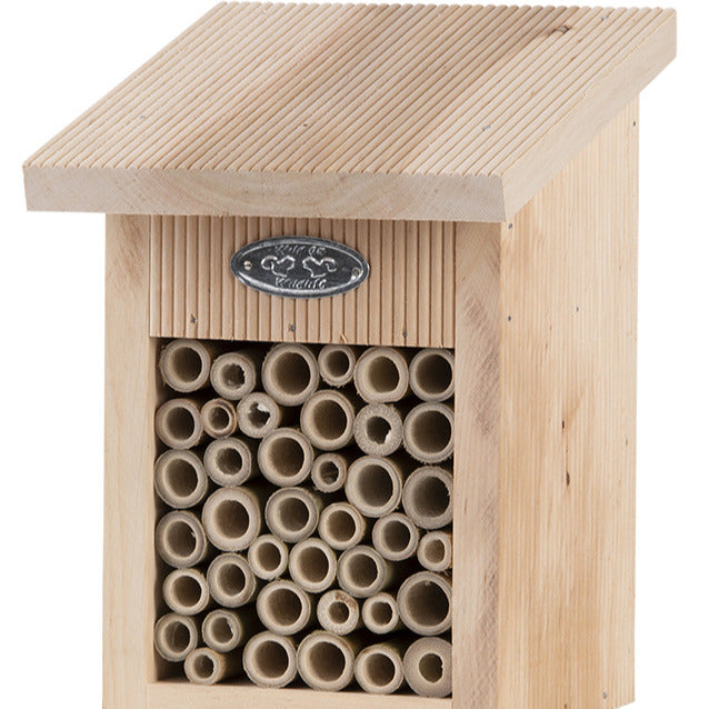 Schuilplaats voor bijen in natuurlijk hout - - Bakker